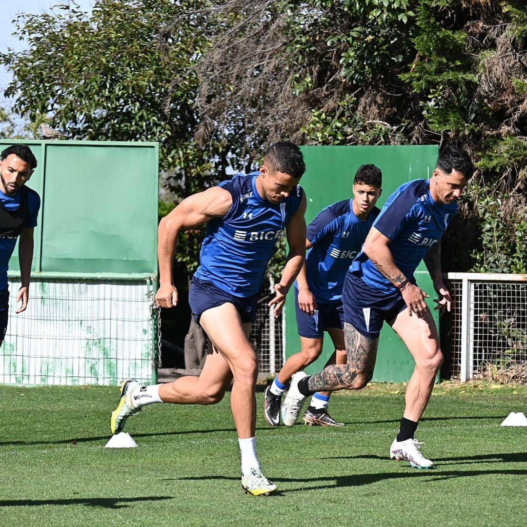 フランコ・ディ・サントさんのインスタグラム写真 - (フランコ・ディ・サントInstagram)「Linda semana de entrenamiento en busca siempre de mejorar ⚽️❤️🙏.. @cruzados_oficial #futbol #entrenamiento」10月23日 0時27分 - disanto