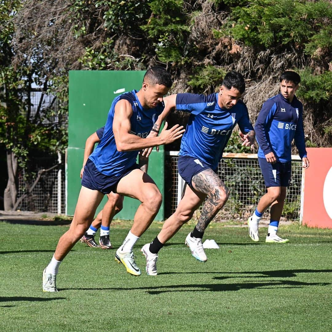 フランコ・ディ・サントのインスタグラム：「Linda semana de entrenamiento en busca siempre de mejorar ⚽️❤️🙏.. @cruzados_oficial #futbol #entrenamiento」