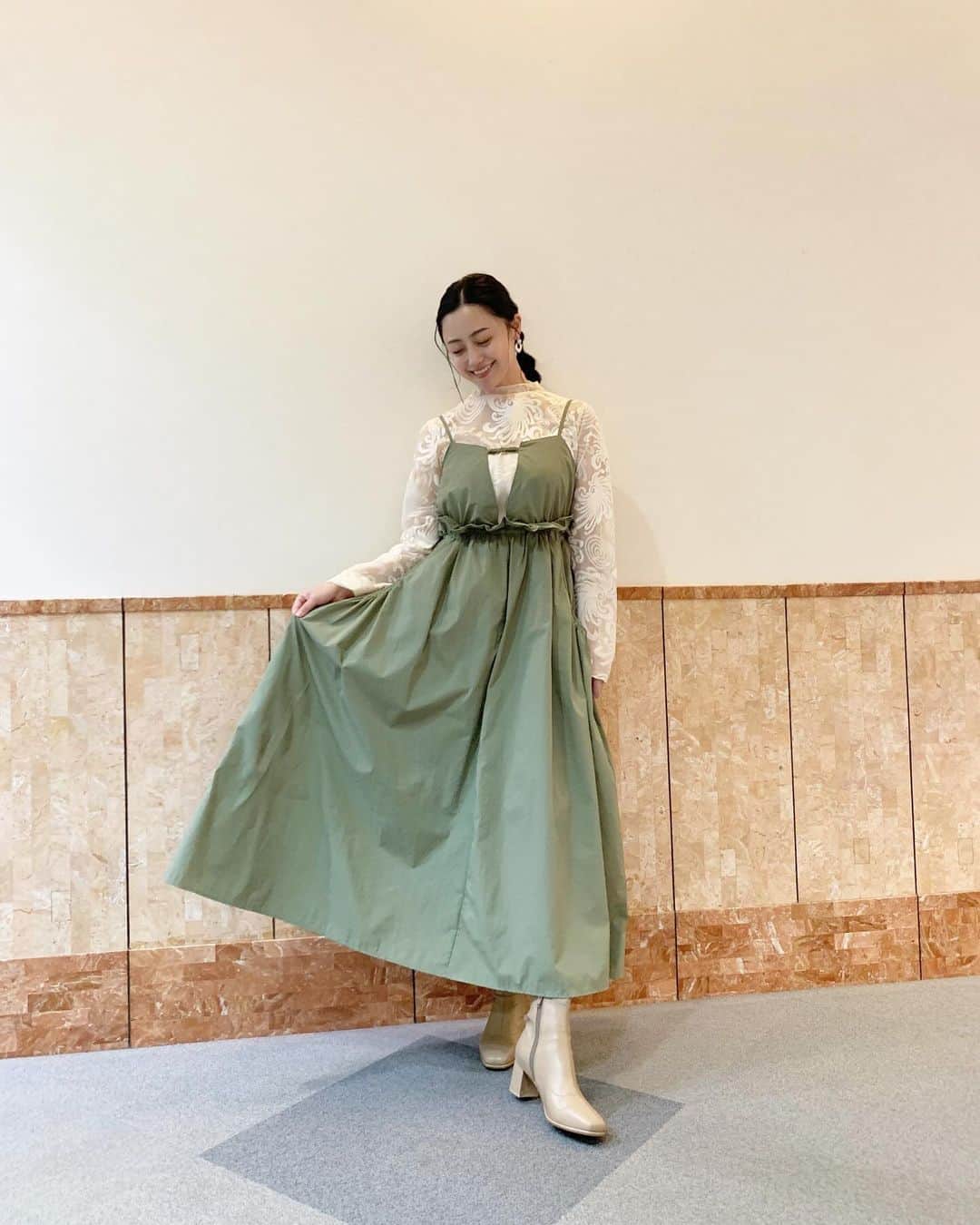 小林麗菜のインスタグラム：「・ ・ 先週の王様のブランチは、 ＊中継 ＊BOOKコーナー ＊買い物の達人  を担当していました✨  この日は西川きよし師匠のモノマネを披露させていただきました！嬉しすぎる！！光栄でした。 ありがとうございました！  スタジオ衣装🌿  トップス @marte_vintage @sahara_japon  ワンピース @wclosetwearsinc  ブーツ @enchanted.jp」