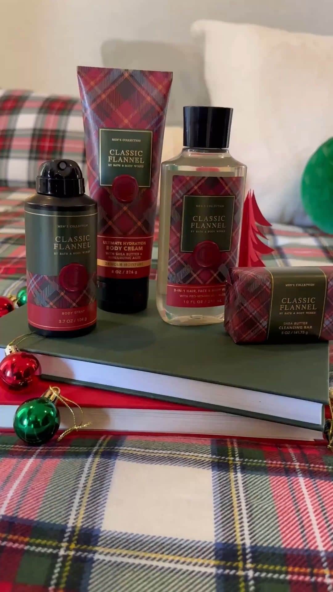 Bath & Body Worksのインスタグラム：「We’re officially kicking off cozy season!🍂🧣 Are you picking Classic Flannel ❤️ or Sweater Weather 💙 ⤵」