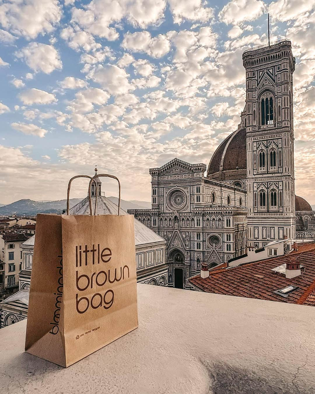 Bloomingdale'sさんのインスタグラム写真 - (Bloomingdale'sInstagram)「BIG love for the Big Brown Bag! From 59th Street to Florence, we had so much fun seeing your shopping bags out in the wild this season. Keep sharing the love by using #bloomingdales or @bloomingdales 🤎」10月23日 1時01分 - bloomingdales