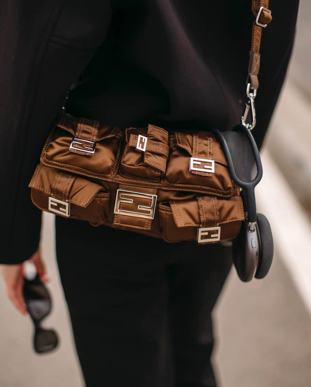 Blonde Saladさんのインスタグラム写真 - (Blonde SaladInstagram)「Some good street style inspo ✨🌆  📸 Launchmetrics / Spotlight   #StreetStyle #FW23 #NY #mfw #bags #TheBlondeSalad」10月23日 0時31分 - theblondesalad