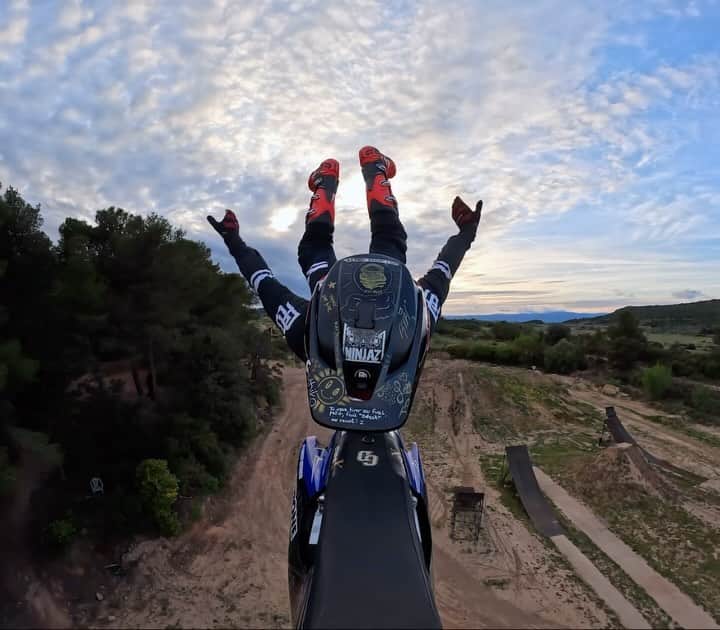 goproのインスタグラム：「Does anyone have a better backyard setup than #GoProAthlete @david_rinaldo? 🏍️ Strap in for a fun flippin’ session with #GoProHERO12 Black + the French FMX star.  @goprofr #GoProFR #GoPro #HyperSmooth #GoProMoto #FMX #MX #FreestyleMotocross #Motocross」