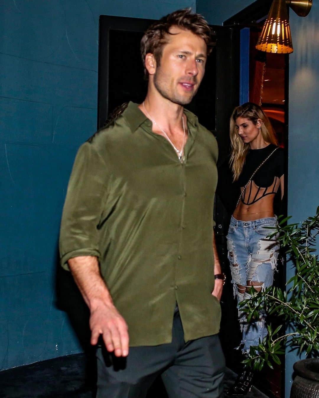 Just Jaredさんのインスタグラム写真 - (Just JaredInstagram)「Glen Powell celebrates his 35th birthday at Fleur Room with celebrity friends including NFL reporter Ashley Haas, Chord Overstreet and Lamorne Morris over the weekend. Tap this picture in the LINK IN BIO for more details! #GlenPowell #AshleyHaas  #LamorneMorris #ChordOverstreet Photos: Backgrid」10月23日 0時47分 - justjared