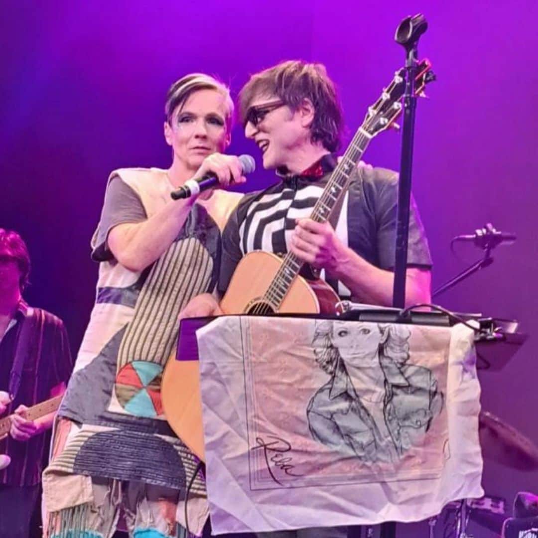 ジョン・キャメロン・ミッチェルのインスタグラム：「Beautiful nights at Nashville’s @ozartsnashville for @aclu_tennessee fighting the anti-drag and anti-trans laws popping up like suppurating sores. Ppl, they will be lanced and heal with time. Two more #CassetteRoulette  shows at  @joespub this evening coming sat and sun with special guests. Love to @stephentrask @msambermartin (doing Reba in Rebatown) @doyle_and_debbie (Debbie’s duet with “Reba” on Does He Love You? was a mistressclass) and our incredible band, design team and crew! And mazels to @justinvoena for his first time in charge of production. Theyre the best! Thanks for the ig pics u guys esp @secondchampion who did my makeup!」