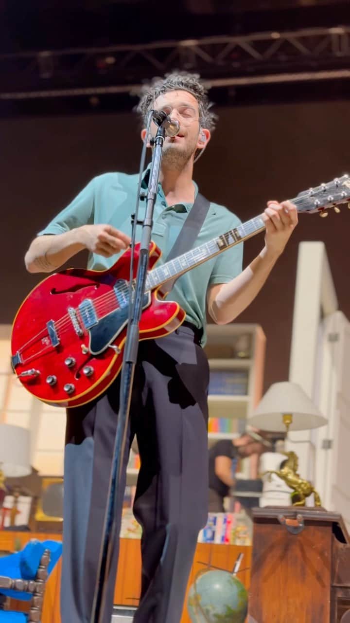 のインスタグラム：「Then Because She Goes Live in Tampa」