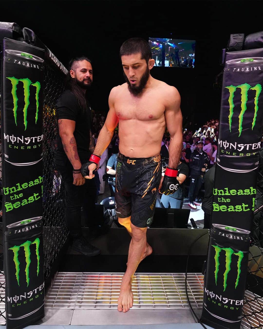 モンスターエナジーさんのインスタグラム写真 - (モンスターエナジーInstagram)「Good morning 🤫 @Islam_Makhachev  Makhachev is now tied for the 3rd longest winning streak after his 13th consecutive win at #UFC294.  #MonsterEnergy #UFC #Fight #FightNight #InAbuDhabi」10月23日 0時54分 - monsterenergy