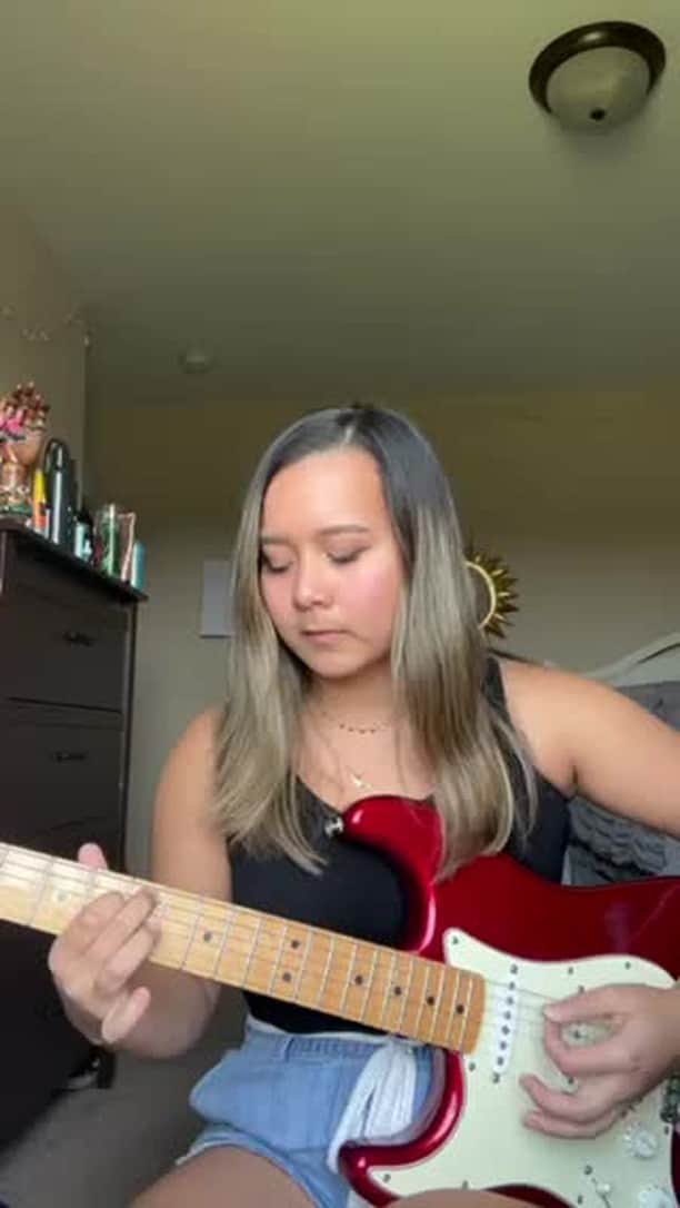 Fender Guitarのインスタグラム：「The sounds of a Strat 🎸 > everything else. We're loving this riff by @kirstenalexismusic. Share your videos with #FenderFeature for the chance to be featured next.」