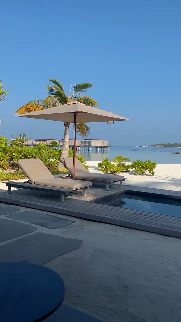のインスタグラム：「Unwind in style and zen at @patinamaldives, your home away from home in the Maldives. 😌  Patina Maldives has 90 contemporary one- to three-bedroom Beach and Water Pool Villas, alongside 20 Fari Studios in a private sanctuary. ✨ Each accommodation seamlessly blends with the surrounding island life and offers the perfect mix of isolation and belonging! 🏝️  How dreamy is this luxury resort? ❤️  📍 @patinamaldives, the Maldives 🎶 Nuages ᭼ Closer」