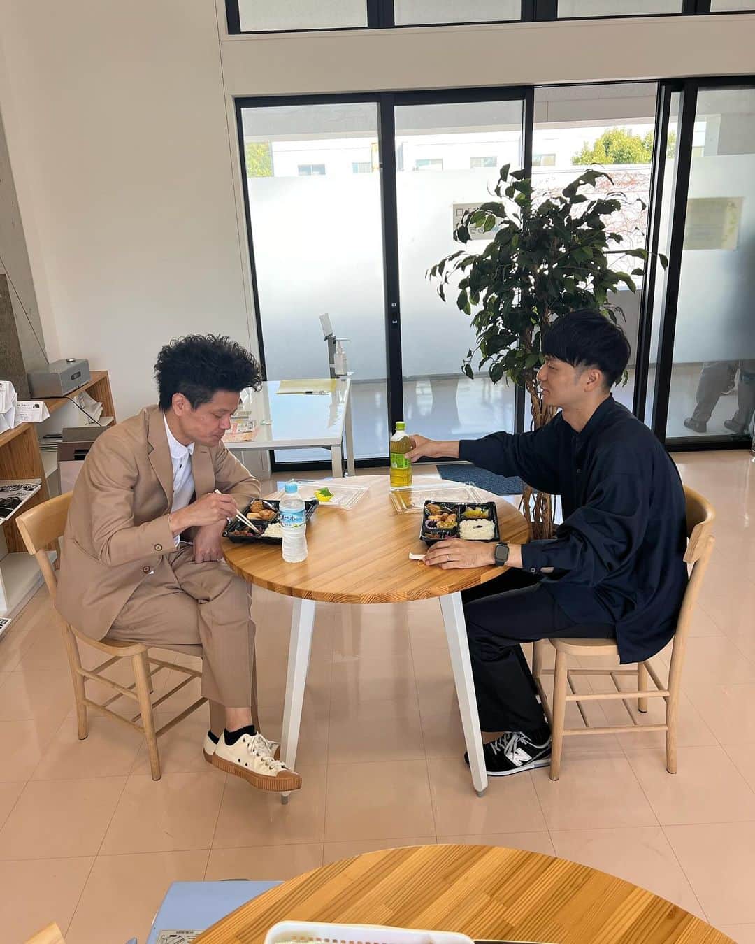 池田真一のインスタグラム：「神戸芸術工科大学の学園祭ありがとうございました！仲ええなぁ〜」