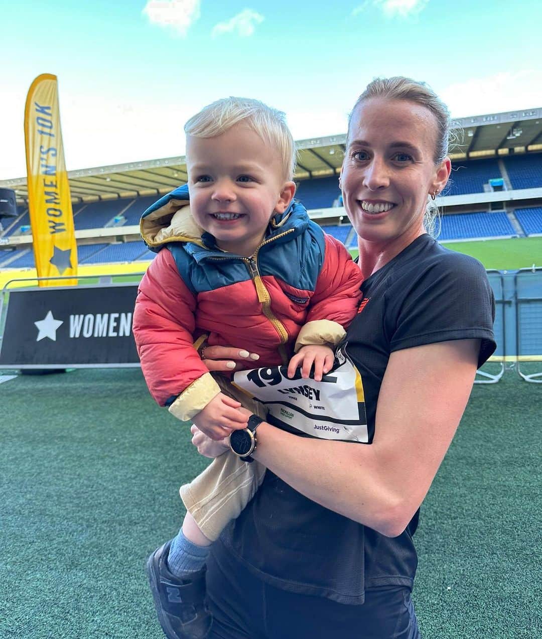 リンジー・シャープのインスタグラム：「5k and 10m PB 😂 38.53 …but most importantly smashed my target for @blisscharity. Thanks so much to every one of you that donated.  Had a lot of fun running round the streets of Edinburgh….apart from that drag of a hill up the Royal Mile/Grassmarket 🫠」