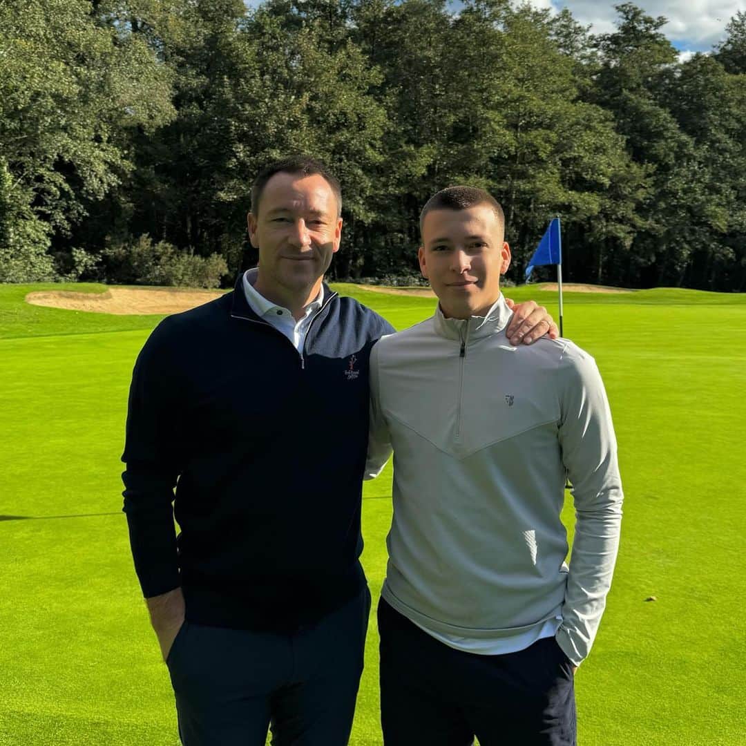 ジョン・テリーのインスタグラム：「Golf with @georgie26terry this morning 🏌🏻‍♂️ I managed to get him out of bed on a Sunday morning and spend some quality Father & Son time. 💙 And we won and took the money 💷🏌🏻‍♂️」