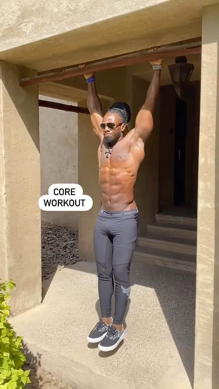 Ulissesworldのインスタグラム：「🔥 Ignite Your Core! 🔥  In this video, I’m taking you through some hanging core variation exercises: Hanging oblique raises, Hanging knee raises, and Hanging leg raises. These bodyweight moves are not only challenging but incredibly effective for sculpting those abs and strengthening your core muscles.  Core training is more than just aesthetics; it’s about building a strong foundation for your body. Your core stabilizes your spine, improves posture, and enhances overall functional fitness. Plus, these exercises use your own body weight, making them accessible and efficient for everyone. No excuses, let’s work on that powerhouse within! 💯   #ulissesworld #core #abs #trainingday #lifestyle」