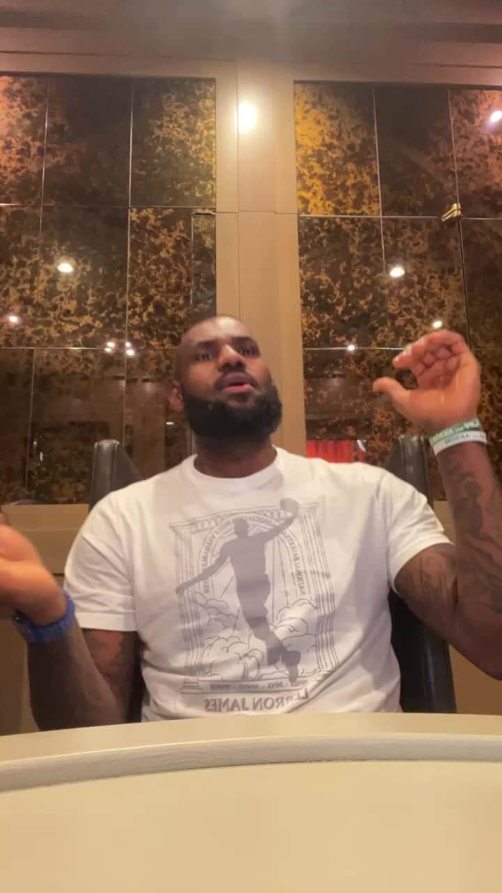 のインスタグラム：「Happy Sunday beautiful people!! My Week 7 @nfl picks! Hope you guys have a wonderful day ahead of y’all! 🙏🏾🤎🙌🏾👑.」
