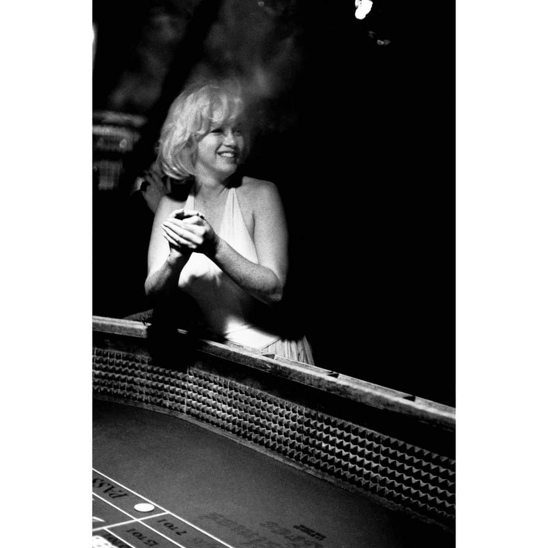 Magnum Photosさんのインスタグラム写真 - (Magnum PhotosInstagram)「LAST HOURS of Written by Light, the Square Print Sale in collaboration with @worldpressphoto 💥⁠ ⁠ @eve_arnold_photographer made this photograph of Marilyn Monroe, where the use of light speaks for itself, during a night off from filming The Misfits. Michael Arnold from the Eve Arnold estate writes, “This photograph of Marilyn Monroe at the casino uses available light beautifully to tell a story. While on location in Nevada, John Huston spent long hours, sometimes nights, at the gambling tables in Reno. Monroe went with him once, toward the end of filming The Misfits. ⁠ ⁠ “Monroe was suffering with depression during the breakdown of her marriage to Arthur Miller, who is seen in the background. The light falls mainly on Monroe’s face and shows her melancholy state to the careful observer. Meanwhile, Miller fades into the shadows, creating the impression of great distance between them, and highlighting Monroe’s isolation.”⁠ ⁠ 🔗 Start or expand your square print collection before midnight EDT at the link in the @magnumphotos bio. ⁠ ⁠ Magnum Photos and World Press Photo will be donating a portion of the profits from the sale to the International Committee of the Red Cross (ICRC).⁠ ⁠ PHOTOS: Marilyn Monroe. Nevada, USA. 1960.⁠ ⁠ © @evearnoldphotographer / Magnum Photos」10月23日 2時01分 - magnumphotos