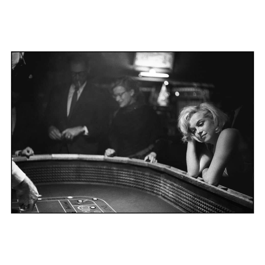 Magnum Photosのインスタグラム：「LAST HOURS of Written by Light, the Square Print Sale in collaboration with @worldpressphoto 💥⁠ ⁠ @eve_arnold_photographer made this photograph of Marilyn Monroe, where the use of light speaks for itself, during a night off from filming The Misfits. Michael Arnold from the Eve Arnold estate writes, “This photograph of Marilyn Monroe at the casino uses available light beautifully to tell a story. While on location in Nevada, John Huston spent long hours, sometimes nights, at the gambling tables in Reno. Monroe went with him once, toward the end of filming The Misfits. ⁠ ⁠ “Monroe was suffering with depression during the breakdown of her marriage to Arthur Miller, who is seen in the background. The light falls mainly on Monroe’s face and shows her melancholy state to the careful observer. Meanwhile, Miller fades into the shadows, creating the impression of great distance between them, and highlighting Monroe’s isolation.”⁠ ⁠ 🔗 Start or expand your square print collection before midnight EDT at the link in the @magnumphotos bio. ⁠ ⁠ Magnum Photos and World Press Photo will be donating a portion of the profits from the sale to the International Committee of the Red Cross (ICRC).⁠ ⁠ PHOTOS: Marilyn Monroe. Nevada, USA. 1960.⁠ ⁠ © @evearnoldphotographer / Magnum Photos」