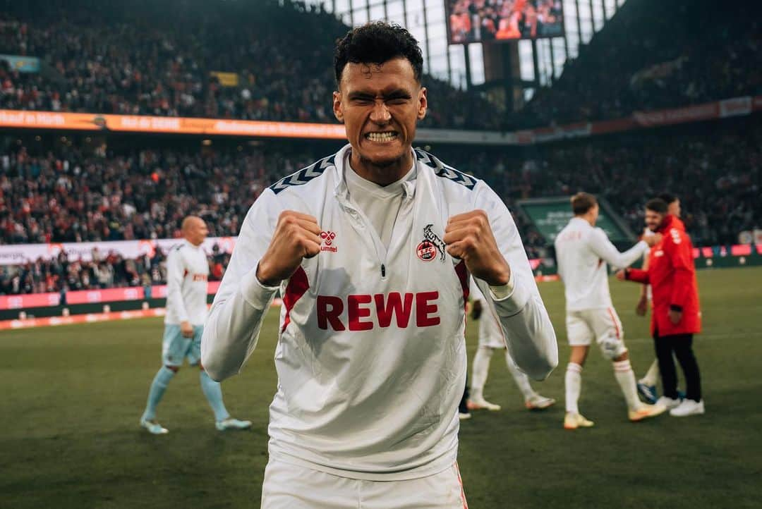 ダヴィー・ゼルケのインスタグラム：「DERBYSIEGER FC 🔴⚪️ #allglorytogod @fckoeln」