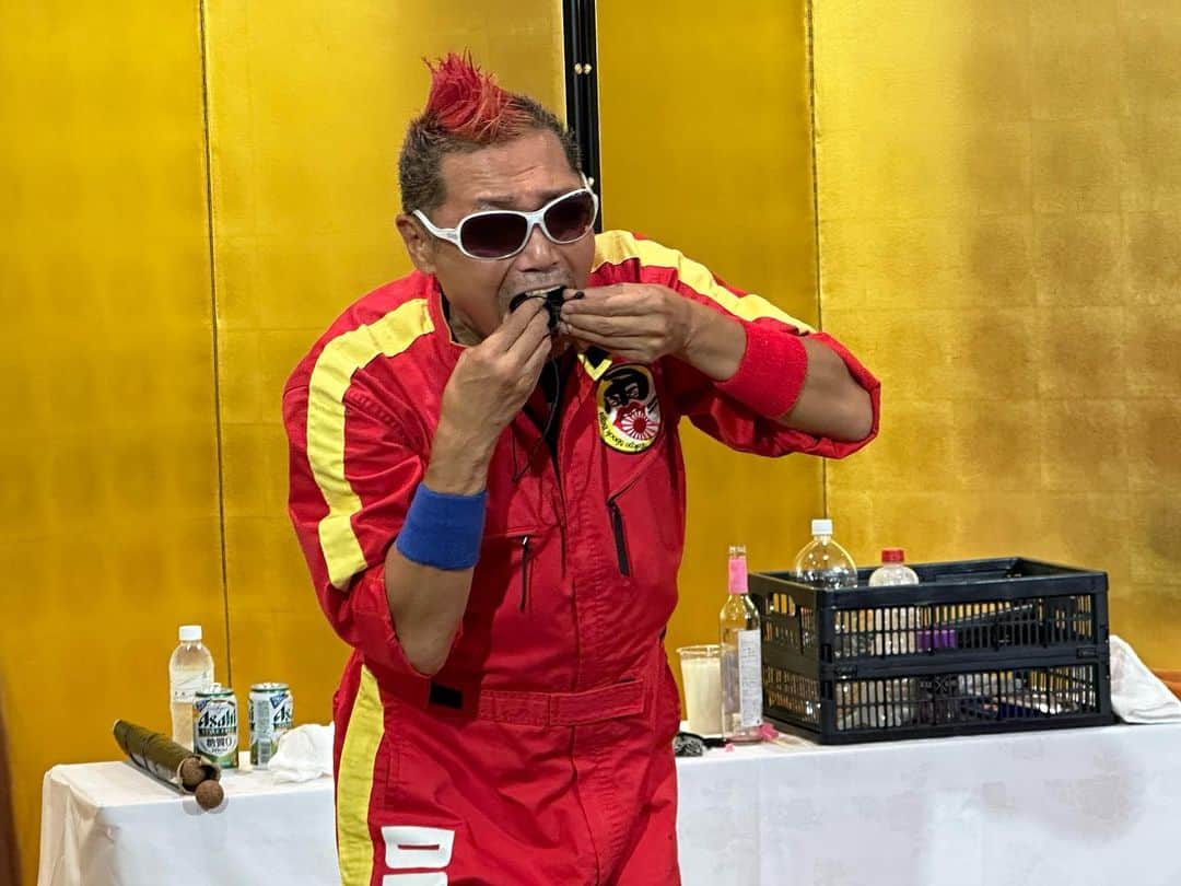 菊田早苗さんのインスタグラム写真 - (菊田早苗Instagram)「珍しく、久々に格闘家たちと！ UFC日本人最多勝利を誇る岡見勇信選手、解説で大活躍の大沢ケンジ君。 二人ともナイスガイだ。  そしてこの日はなんと電撃ネットワークのショーも。南部さんも元気そうで、久々に会えて良かった。  #斉藤クリニック15周年パーティー #格闘家たち #電撃ネットワーク #またしてもサソリが口の中 #ギュウゾウさん」10月23日 2時11分 - sanae.kikuta