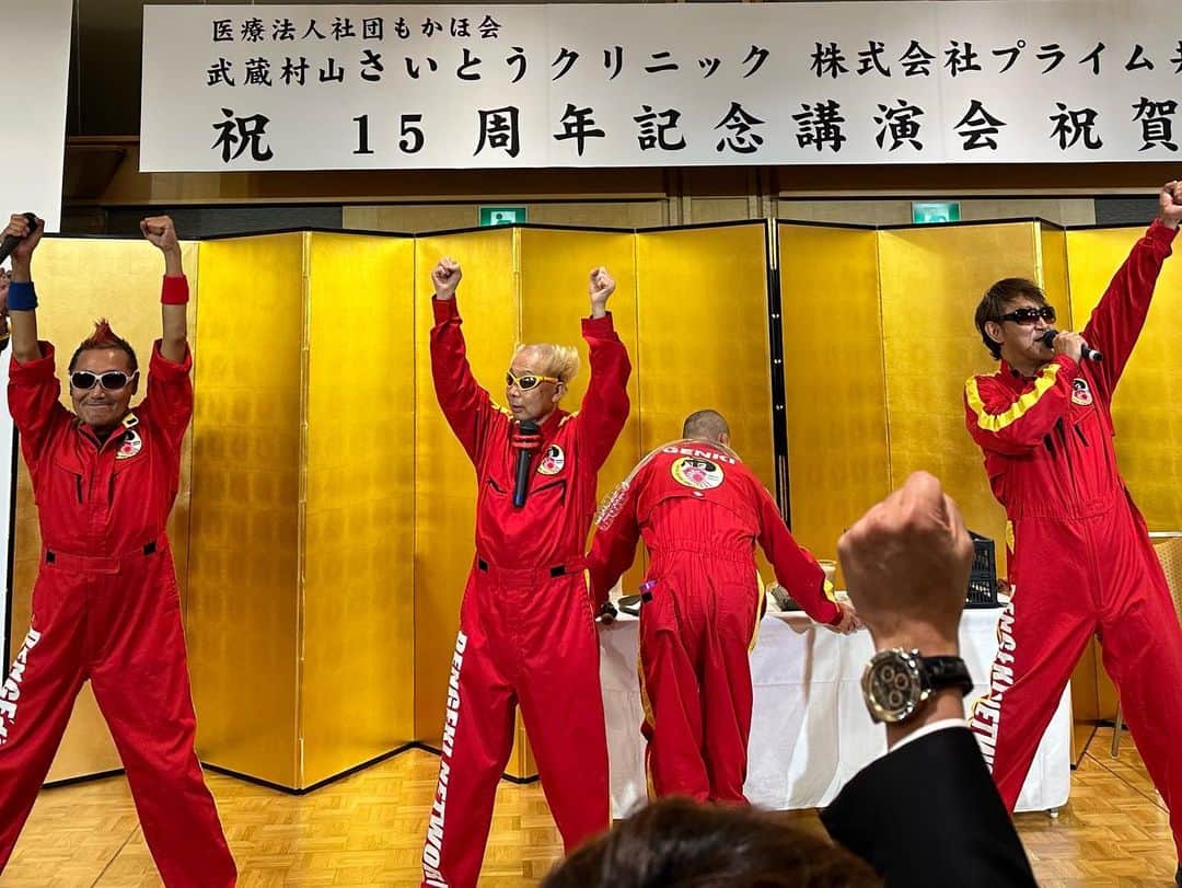 菊田早苗さんのインスタグラム写真 - (菊田早苗Instagram)「珍しく、久々に格闘家たちと！ UFC日本人最多勝利を誇る岡見勇信選手、解説で大活躍の大沢ケンジ君。 二人ともナイスガイだ。  そしてこの日はなんと電撃ネットワークのショーも。南部さんも元気そうで、久々に会えて良かった。  #斉藤クリニック15周年パーティー #格闘家たち #電撃ネットワーク #またしてもサソリが口の中 #ギュウゾウさん」10月23日 2時11分 - sanae.kikuta