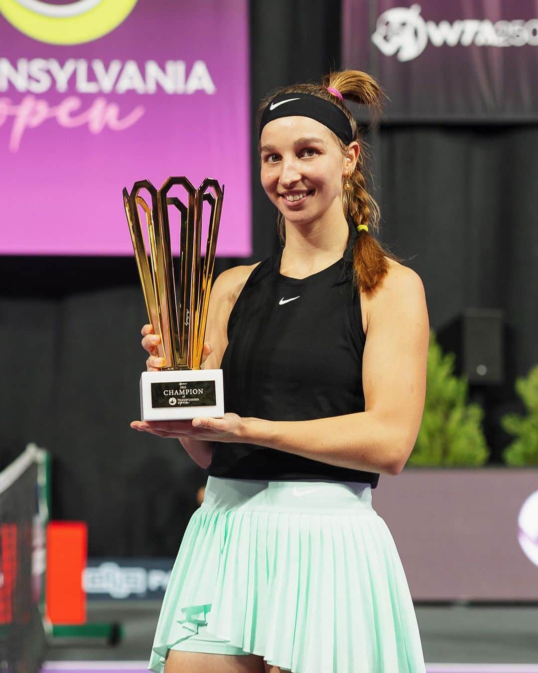 WTA（女子テニス協会）のインスタグラム：「That first title feeling 🏆   @tamiko_95 defeats Ruse 6-3, 6-4 to win her maiden WTA crown in Cluj-Napoca!  #TO2023」