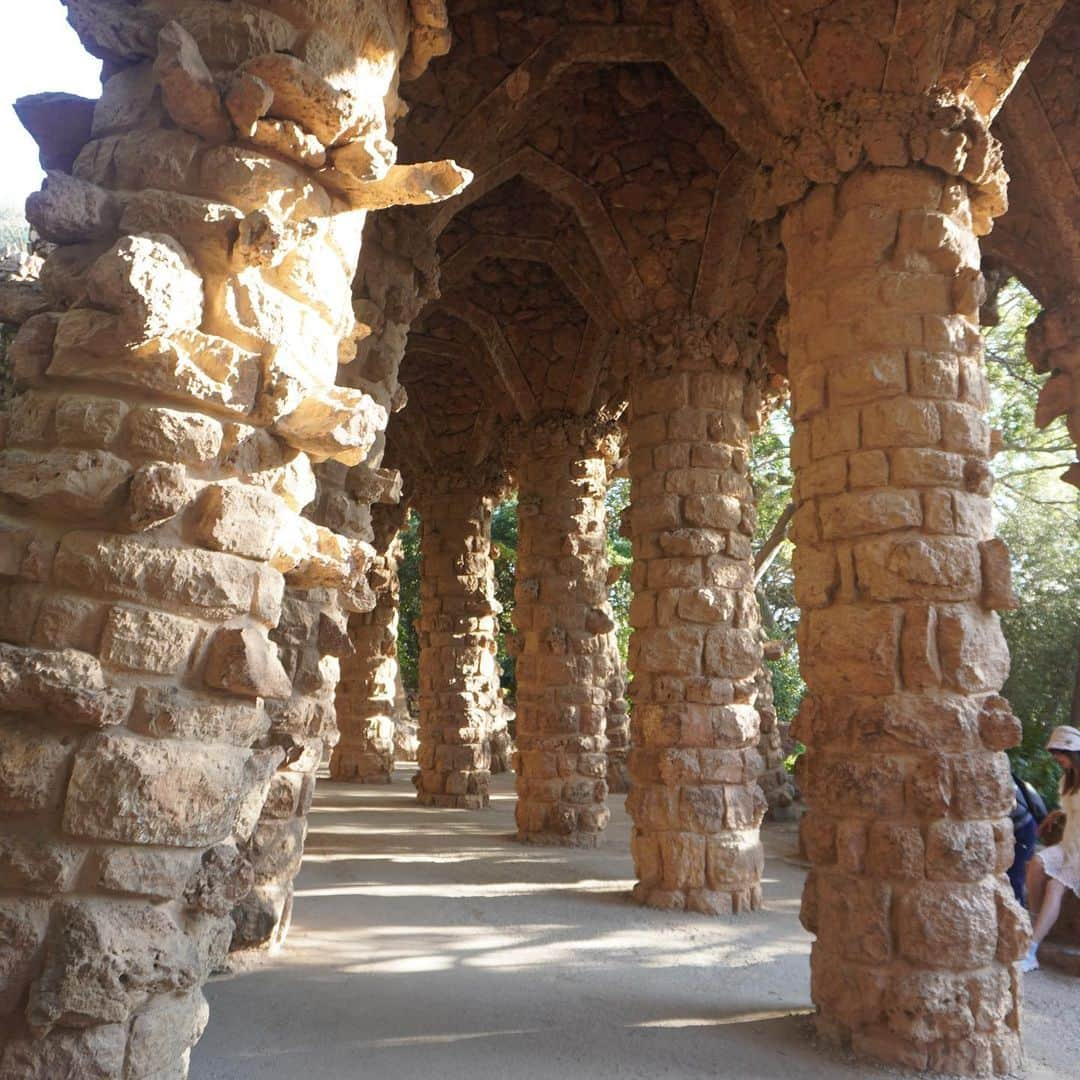 神谷由香さんのインスタグラム写真 - (神谷由香Instagram)「"Park Guell"  グエル公園は世界遺産にも登録されてる ガウディ作品群のひとつ。バルセロナが一望できます🇪🇸  カラフルな破砕タイルが可愛くてキュン♡ 童話の中の世界観…  #parkguell #barcelona #spain #スペイン #バルセロナ　#グエル公園」10月23日 7時58分 - kamiya_yuka_