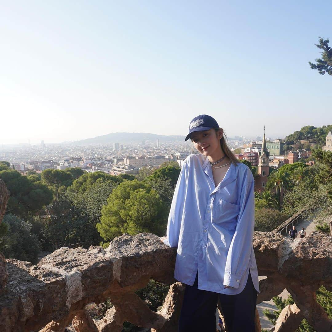 神谷由香さんのインスタグラム写真 - (神谷由香Instagram)「"Park Guell"  グエル公園は世界遺産にも登録されてる ガウディ作品群のひとつ。バルセロナが一望できます🇪🇸  カラフルな破砕タイルが可愛くてキュン♡ 童話の中の世界観…  #parkguell #barcelona #spain #スペイン #バルセロナ　#グエル公園」10月23日 7時58分 - kamiya_yuka_