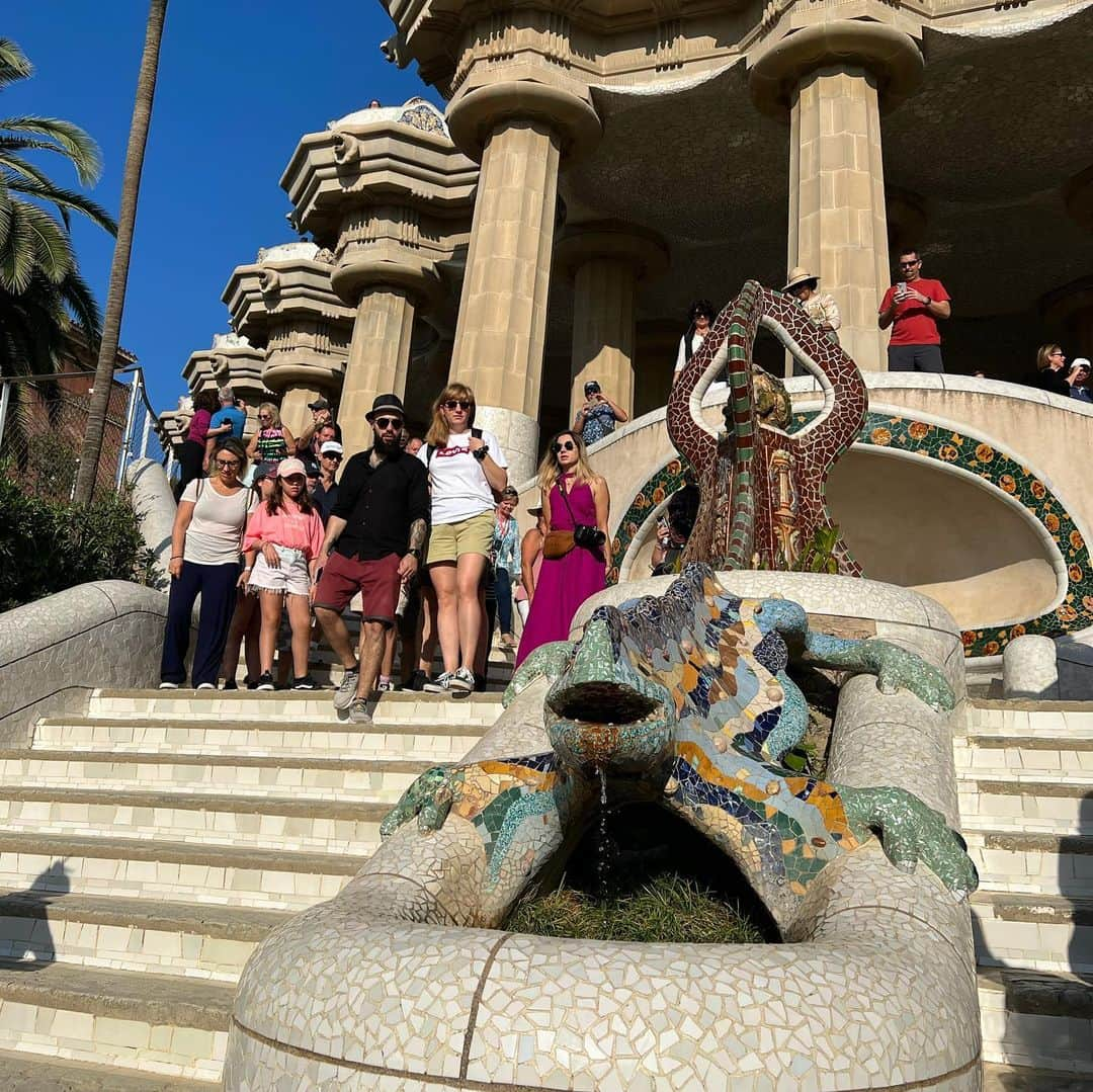 神谷由香さんのインスタグラム写真 - (神谷由香Instagram)「"Park Guell"  グエル公園は世界遺産にも登録されてる ガウディ作品群のひとつ。バルセロナが一望できます🇪🇸  カラフルな破砕タイルが可愛くてキュン♡ 童話の中の世界観…  #parkguell #barcelona #spain #スペイン #バルセロナ　#グエル公園」10月23日 7時58分 - kamiya_yuka_