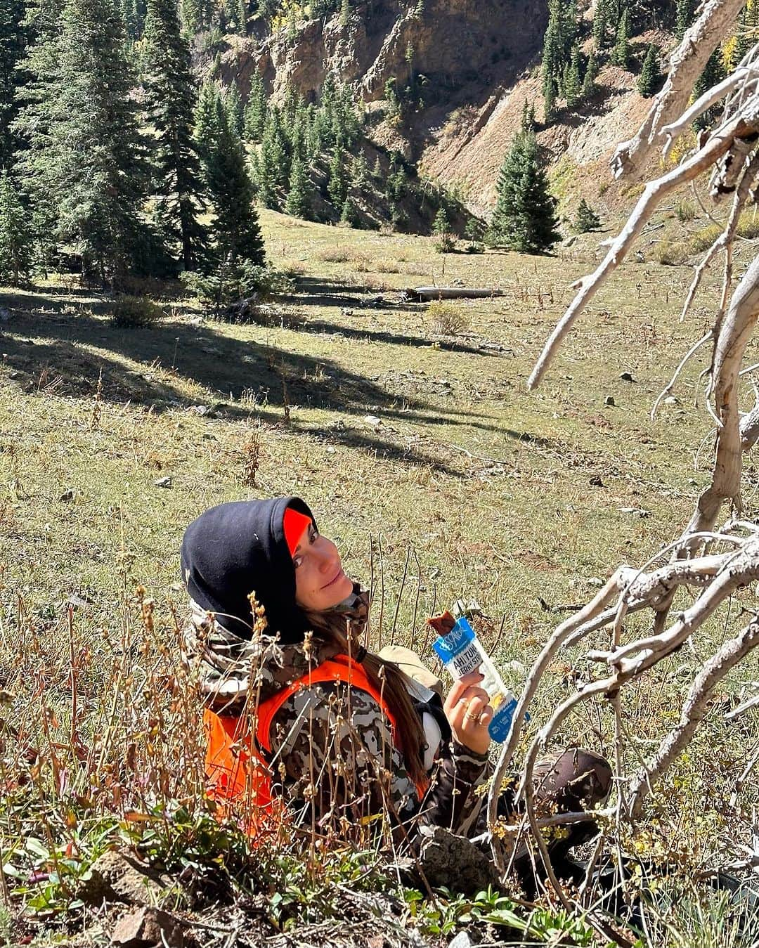 ヴァレンティン・トーマスさんのインスタグラム写真 - (ヴァレンティン・トーマスInstagram)「My first elk hunt was an incredibly demanding physical challenge. On the initial day, we embarked on a grueling 5-mile uphill hike to a vantage point, only to be greeted by a group of college kids mountaineering and blaring music. Their presence and loudness disrupted the valley, rendering our day fruitless. Elk are very smart animals, and they can hear and smell us from really far.   Undeterred, on the second day, we ventured even deeper into the dense and steep forest. I fell hiking down into a drainage and my gun’s butt lodged itself in my upper rib, taking my breath away, and hurting badly when I inhale (still does 😭). Show must go on.  While we saw older signs of elk activity, the abundance of bear poop suggested that the elk had vacated the area, as they tend to avoid bears. Nevertheless, we decided to hide in the bushes near a water pond where we saw relatively fresh elk (and bear) prints until dawn, hopeful that an elk might return. Unfortunately, our patience was unrewarded, and as darkness fell, we completed the final few miles of our already arduous 12-mile journey.  Day three compelled us to explore yet another location, ascending to a viewpoint overlooking a vast valley. We patiently waited for hours, desperately hoping for any sign of movement emerging from the woods. Exhausted and disheartened, we concluded another day without even catching a glimpse of an elk. To be continued tomorrow! @mtn_chandler IS THE MOUNTAIN MAN. @danielf86 @ororo.wear I don’t know what I would have done without your heated stuff 🥹」10月23日 2時35分 - valentinethomas