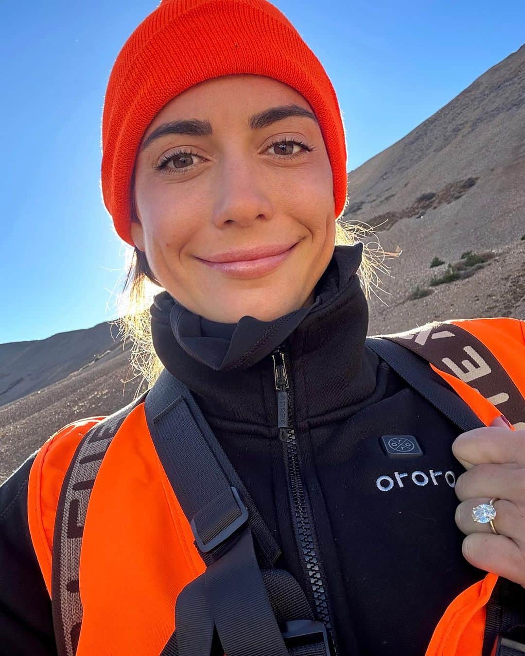 ヴァレンティン・トーマスのインスタグラム：「My first elk hunt was an incredibly demanding physical challenge. On the initial day, we embarked on a grueling 5-mile uphill hike to a vantage point, only to be greeted by a group of college kids mountaineering and blaring music. Their presence and loudness disrupted the valley, rendering our day fruitless. Elk are very smart animals, and they can hear and smell us from really far.   Undeterred, on the second day, we ventured even deeper into the dense and steep forest. I fell hiking down into a drainage and my gun’s butt lodged itself in my upper rib, taking my breath away, and hurting badly when I inhale (still does 😭). Show must go on.  While we saw older signs of elk activity, the abundance of bear poop suggested that the elk had vacated the area, as they tend to avoid bears. Nevertheless, we decided to hide in the bushes near a water pond where we saw relatively fresh elk (and bear) prints until dawn, hopeful that an elk might return. Unfortunately, our patience was unrewarded, and as darkness fell, we completed the final few miles of our already arduous 12-mile journey.  Day three compelled us to explore yet another location, ascending to a viewpoint overlooking a vast valley. We patiently waited for hours, desperately hoping for any sign of movement emerging from the woods. Exhausted and disheartened, we concluded another day without even catching a glimpse of an elk. To be continued tomorrow! @mtn_chandler IS THE MOUNTAIN MAN. @danielf86 @ororo.wear I don’t know what I would have done without your heated stuff 🥹」