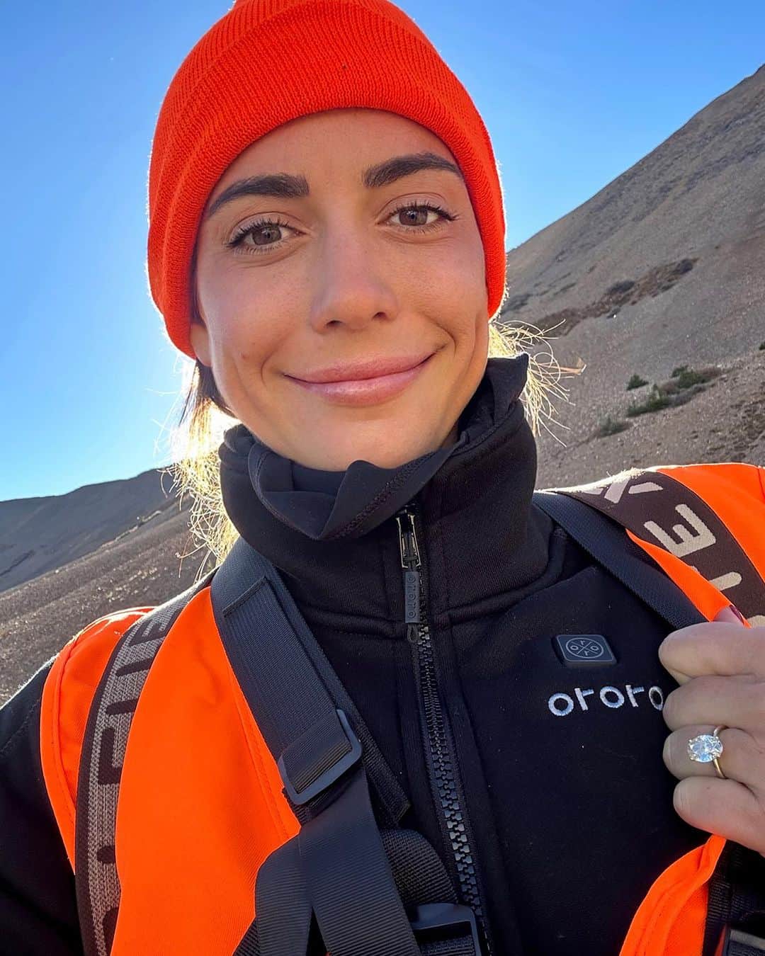 ヴァレンティン・トーマスのインスタグラム：「My first elk hunt was an incredibly demanding physical challenge. On the initial day, we embarked on a grueling 5-mile uphill hike to a vantage point, only to be greeted by a group of college kids mountaineering and blaring music. Their presence and loudness disrupted the valley, rendering our day fruitless. Elk are very smart animals, and they can hear and smell us from really far.   Undeterred, on the second day, we ventured even deeper into the dense and steep forest. I fell hiking down into a drainage and my gun’s butt lodged itself in my upper rib, taking my breath away, and hurting badly when I inhale (still does 😭). Show must go on.  While we saw older signs of elk activity, the abundance of bear poop suggested that the elk had vacated the area, as they tend to avoid bears. Nevertheless, we decided to hide in the bushes near a water pond where we saw relatively fresh elk (and bear) prints until dawn, hopeful that an elk might return. Unfortunately, our patience was unrewarded, and as darkness fell, we completed the final few miles of our already arduous 12-mile journey.  Day three compelled us to explore yet another location, ascending to a viewpoint overlooking a vast valley. We patiently waited for hours, desperately hoping for any sign of movement emerging from the woods. Exhausted and disheartened, we concluded another day without even catching a glimpse of an elk. To be continued tomorrow! @mtn_chandler IS THE MOUNTAIN MAN. @danielf86 @ororo.wear I don’t know what I would have done without your heated stuff 🥹」