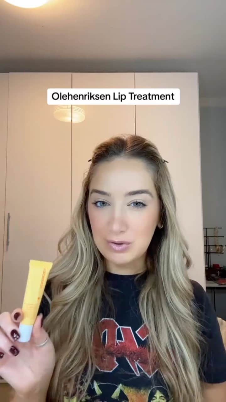 ウラヘンリクセンのインスタグラム：「“Unlike any lip treatment I’ve ever tried” @chimamalko on our instantly hydrating Pout Preserve Peptide Lip Treatment. We 10/10 recommend stocking up! 🧡✨  Available on @Sephora and OleHenriksen.com 💫」