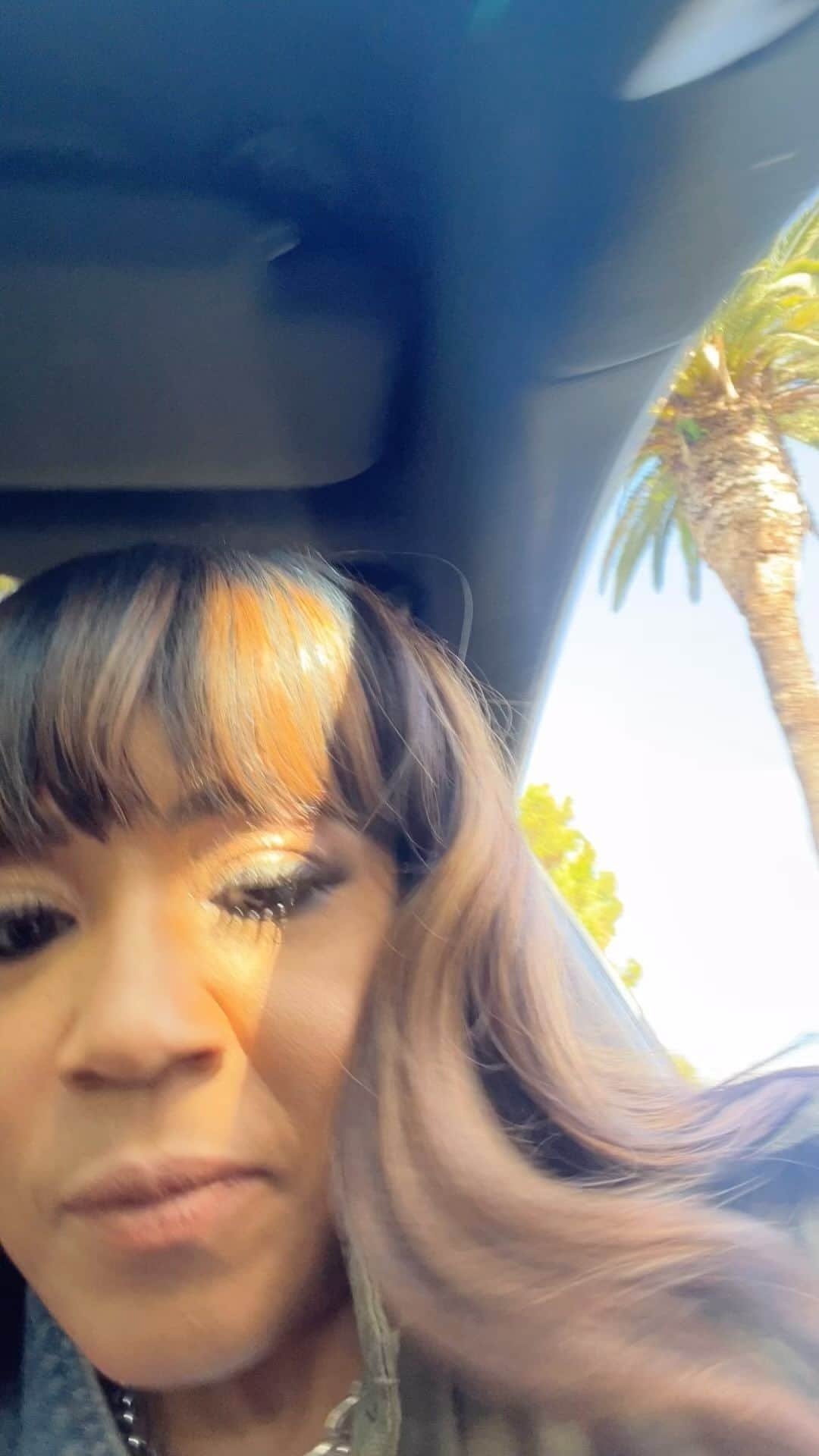 エリカ・キャンベルのインスタグラム：「Not My Fault!!! @iamtinacampbell bless your late heart! #marymary   Don't you make the pastor late!!」