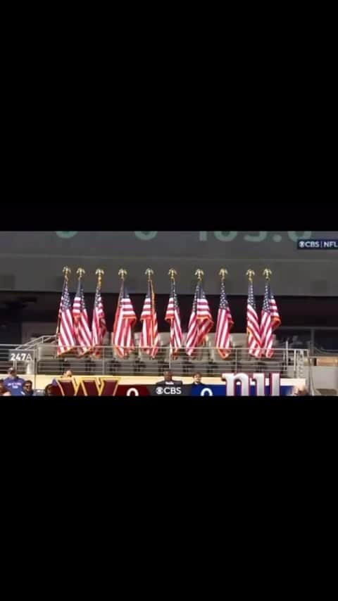 ジェシカ・サインフェルドのインスタグラム：「Today, the @NYGiants and @commanders held open 10 empty seats and flew 10 American flags at the stadium to bring awareness and honor to the 10 Americans currently being held hostage by Hamas. These hostages are just 10 of the 200 kidnapped during the terrorist attacks by Hamas on Israel on October 7th. Thank you @NYGiants and @Commanders, for bringing attention to these U.S. citizens being held against their will. We all hope and pray for their safe return. #freethehostages #releasethehostages #bringthemhome」