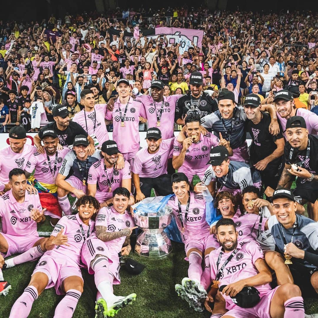 のインスタグラム：「Estoy orgulloso de todo lo que el equipo logró esta temporada. Con el trabajo y el esfuerzo de todos, fuimos capaces de ganar la @leaguescup consiguiendo el primer título en la historia del @intermiamicf, llegamos a la final de la Lamar Hunt U.S. @opencup y estuvimos incluso peleando por meternos en los Playoffs de la @mls prácticamente hasta el último momento.   Nos quedamos con todo lo bueno y sobre todo con las ganas de mejorar para ser aún más competitivos el próximo año. Me gustaría agradecer a toda la gente del club y de la ciudad de Miami por el apoyo que nos dan siempre. Estoy seguro que seguiremos viviendo juntos momentos increíbles como ya ocurrió en estos últimos meses.   Un abrazo para todos!」