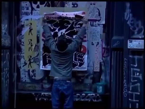 Juxtapoz Magazineのインスタグラム：「Fantastic clip of @ladyaiko_nyc and @faileart featured in "Public Discourse," 2003, a full-length documentary on the early years of street art, available to watch in full on our YouTube.   Juxtapoz Presents: Public Discourse is the first time the film has been made available after 20 years. Directed by @bigtimebrad and @quenelljones_soc  "In 2001, my boyfriend at the time and I were unstoppable. We were posting and tagging art on streets of NYC everyday and night. This is how we used to express ourselves and made friends and community without social media. I remember this day Brad and his crew with camera contacted us and captured our action in Soho. Congratulations to Brad; it is extremely precious documentary you will discover our early days of true street art. It was such pure era before it turned to the world biggest trends and industry." —AIKO」