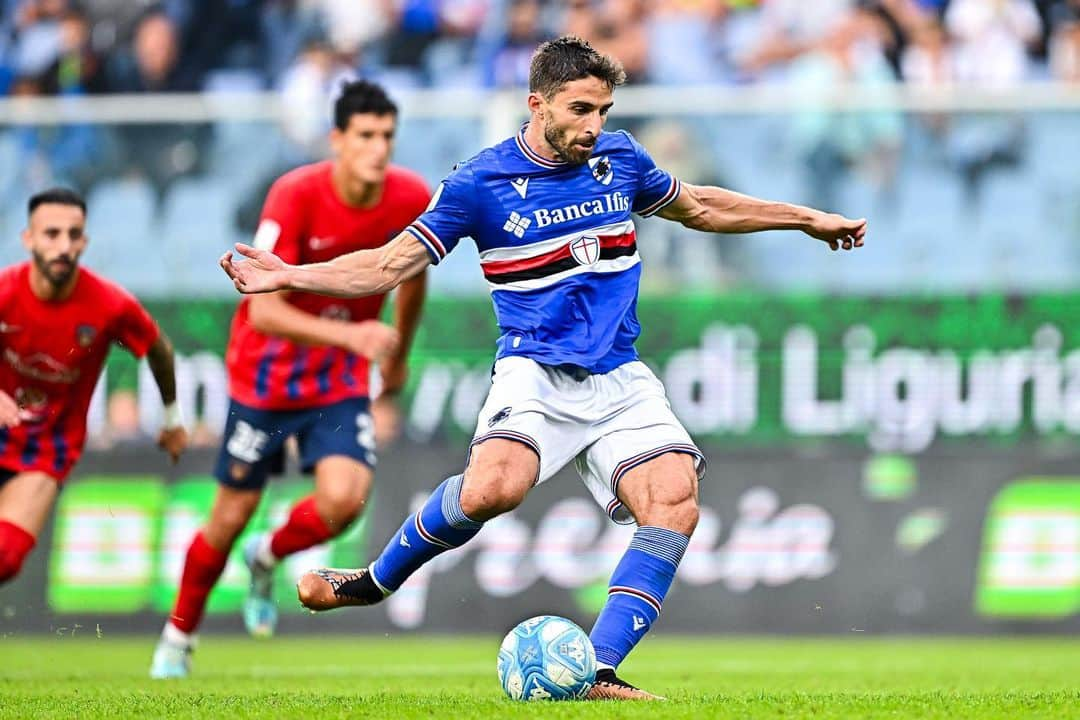 UCサンプドリアさんのインスタグラム写真 - (UCサンプドリアInstagram)「📸 GALLERY  Gli scatti di #SampCosenza, 10.a giornata di #SerieBKT.  #ForzaDoria 🔵⚪️🔴⚫️⚪️🔵」10月23日 3時11分 - sampdoria