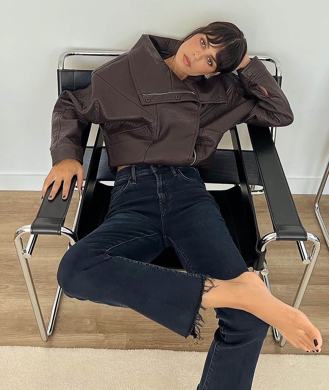 motherdenimのインスタグラム：「Sweet. Petite. @endlesslyloveclub In The LIL’ Hustler Ankle Fray In Encounters At Night.」
