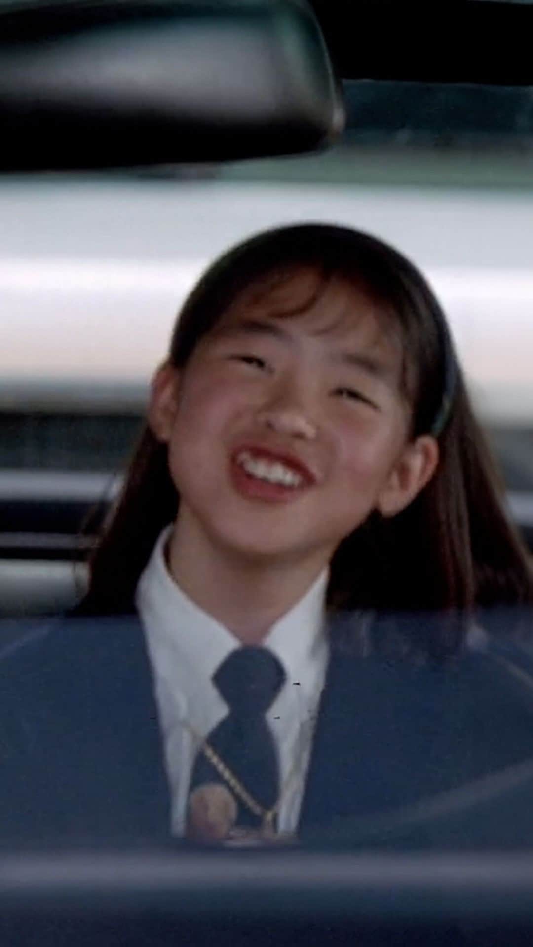 アカデミー賞のインスタグラム：「Soo-Yung is a founding member of the Lambs. Raise your hand if you're also a part of the lambily. 🙋🏻‍♀️  Film: 'Rush Hour' (1998) Starring Jackie Chan, Chris Tucker, Julia Hsu, Ken Leung, Tom Wilkinson and Tzi Ma」