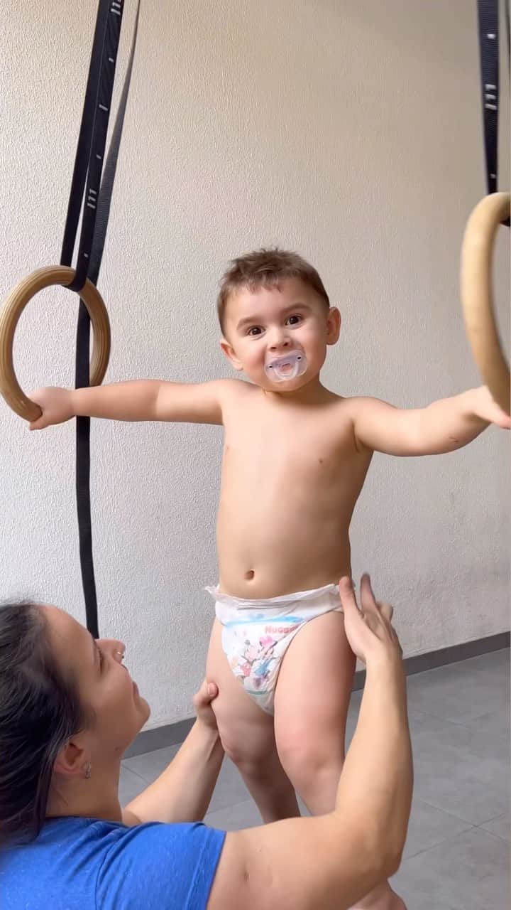 アルトゥール・ザネッティのインスタグラム：「Rings! 💪🏻  #baby  #kids  #rings  #gym  #gymnastics」