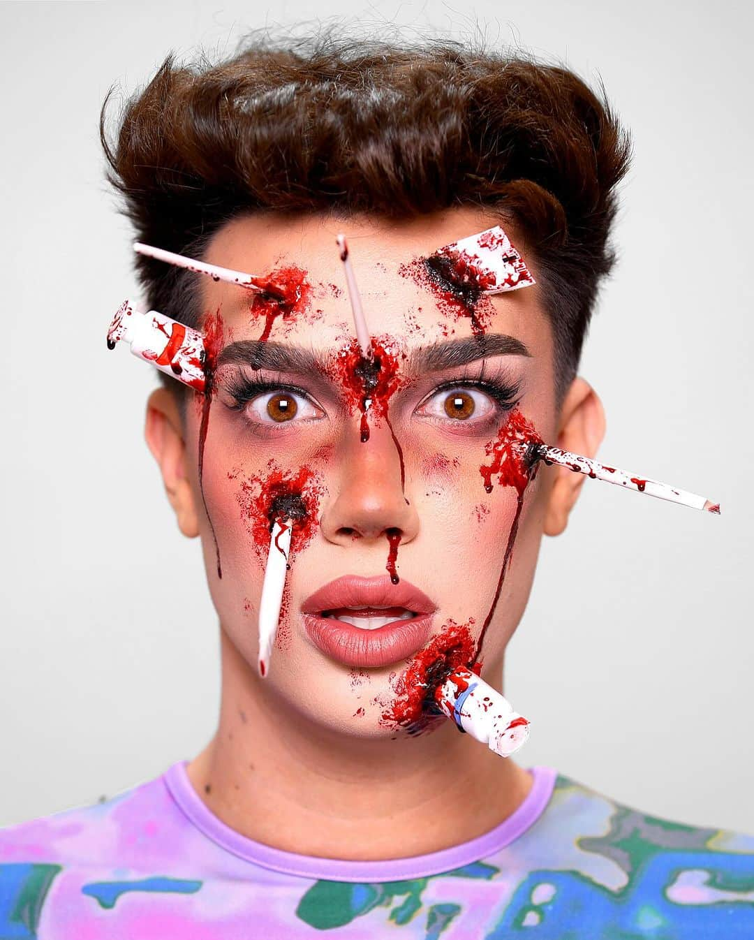 ジェームス・チャールズさんのインスタグラム写真 - (ジェームス・チャールズInstagram)「STRUGGLING ARTIST 💀🎨」10月23日 3時12分 - jamescharles