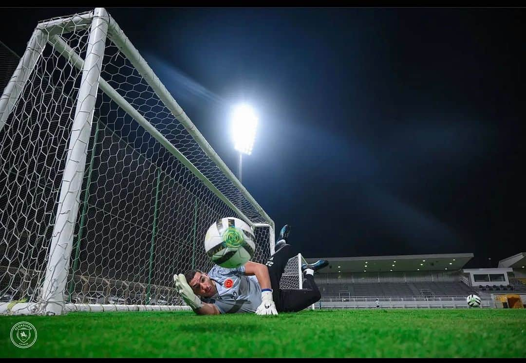 ジョエル・ロブレスのインスタグラム：「⚽️👐😀」