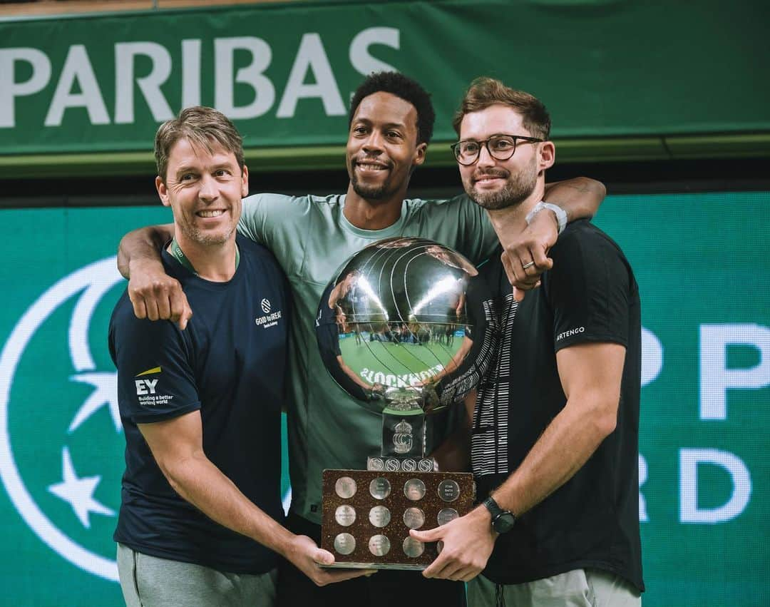 ガエル・モンフィスさんのインスタグラム写真 - (ガエル・モンフィスInstagram)「What an incredible coincidence! 12 years after winning the Stockholm tournament for the first time, I find myself once again on the top step of the podium 😊. 12 years, 12 titles… it seems that the number 12 is my lucky number 🤪 (team 15 forever 😃)! But this title is all the more special because it’s the first one I’ve won as a father ☺️. Having my wife, my mother, and my little girl by my side makes this victory even more beautiful ✨. A huge thank you to my team, Mikael my coach, and Blaz my physio, for their unwavering support 🙏🏾. Onward to more victories together! #StockholmOpen #Champion  📸 : @alexanderscheuber / @sthlmopen」10月23日 3時34分 - iamgaelmonfils