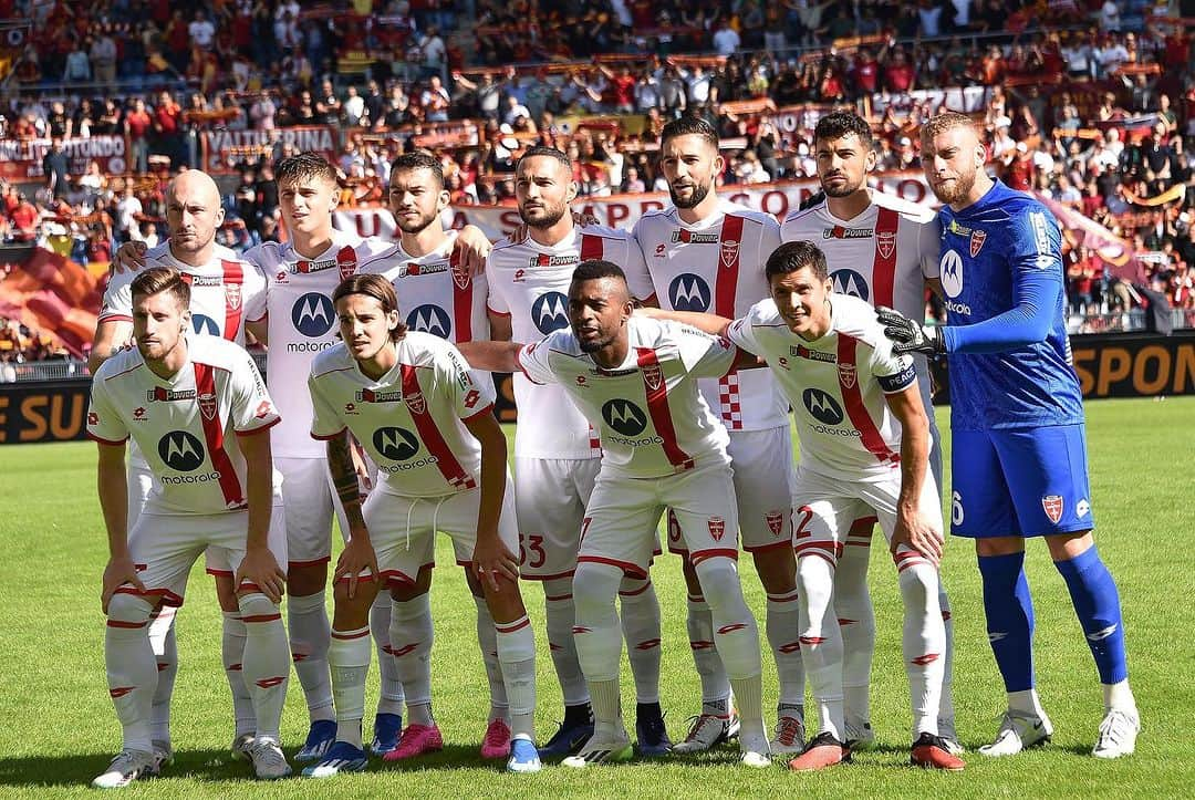 ダニーロ・ダンブロージオのインスタグラム：「Una squadra che non molla mai …questa è la strada ! @acmonza 💪 ⚪️ 🔴」