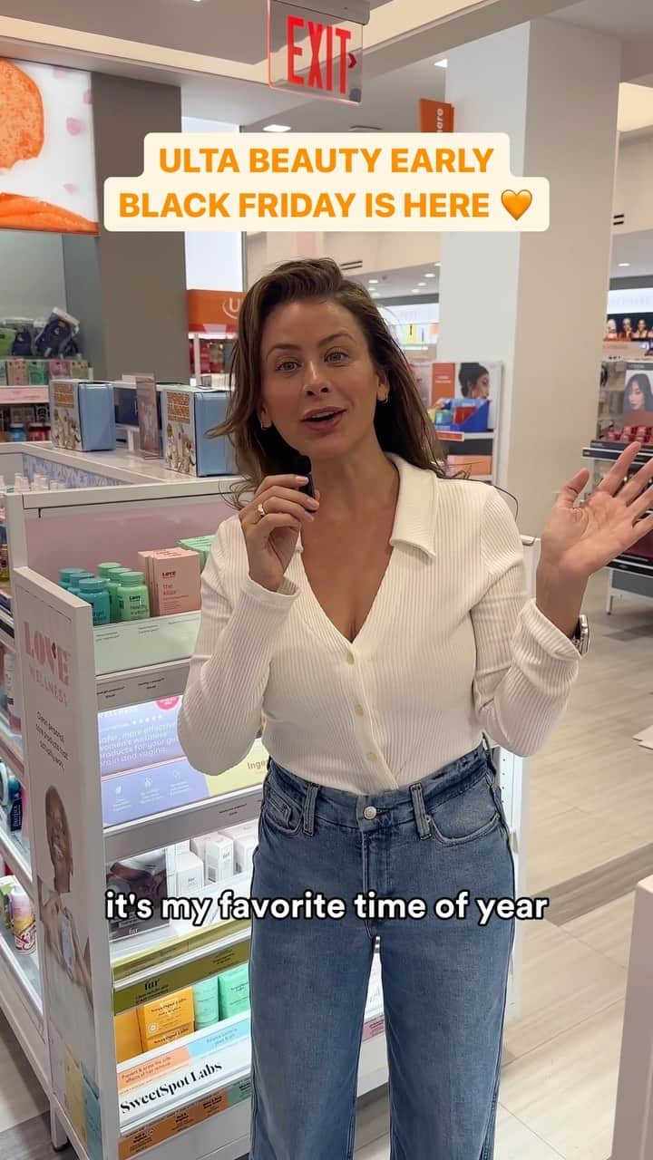 ロー・ボスワースのインスタグラム：「Waiting for holiday deals are SO LAST YEAR ✌🏻! We’re shopping Black Friday early at @ultabeauty for all our wellness must-haves 🧡」