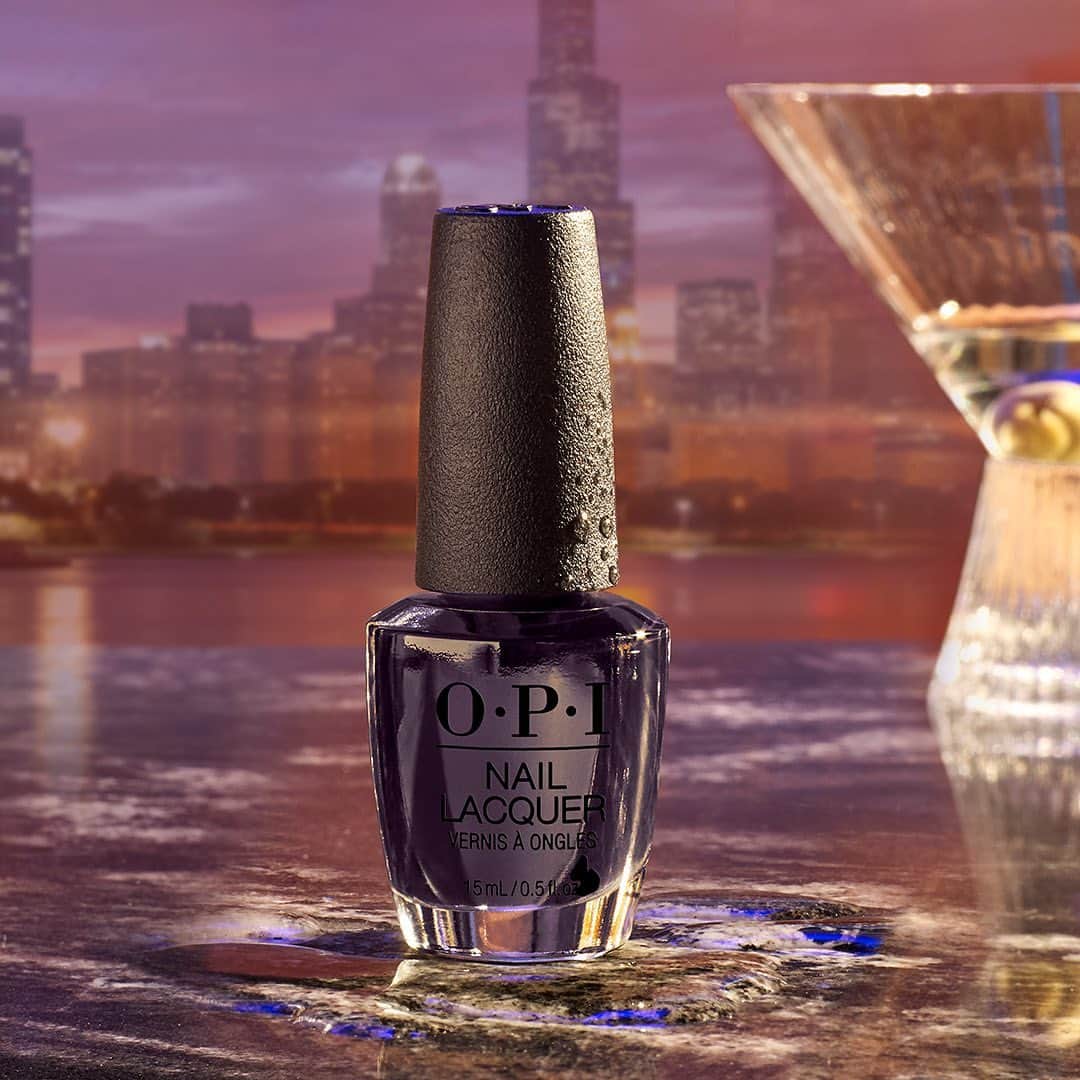 OPIのインスタグラム：「Our ocCULT classic 🦇🕯️Lincoln Park After Dark is a deeeep purple made for spooky szn.   #OPI #OPIObsessed #HalloweenNails #LincolnParkAfterDark #blacknails」