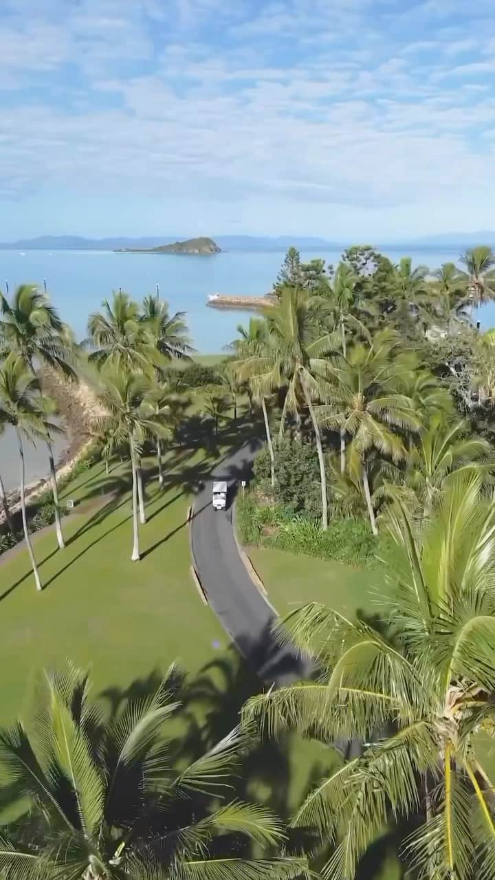 Australiaのインスタグラム：「Who else is dreaming of a tropical getaway? 🙋🏼🏝️ There may be 74 *stunning* islands in the @whitsundaysqld, but it’s pretty hard to go past @intercontinentalhaymanisland! Offering 182 five-star guest rooms, suites and ultra-luxe villas, this tropical island is the kind of incentive destination dreams are made of ☁️. Arrive in style via helicopter or private boat from the nearby @hamiltonisland. Once there, dive into watersports, uncover hidden snorkelling gems, indulge in beachside picnics, embark on nature’s trails, and take a trip to the iconic @gbrmarinepark or #WhitehavenBeach 🩵.   🎥: @queensland   📍: InterContinental Hayman Island, #Whitsundays, #Queensland   #SeeAustralia #ComeAndSayGday #ThisIsQueensland #LoveWhitsundays #MeetinAus  ID: All footage is captured from the sky and features Hayman Island Resort. The footage features bright blue infinity edge pools with white sand and ocean water in the back ground. There are day beds and pool umbrellas on the sand and around the pools. Small yachts can be seen sailing in the distance. There are scenes of green grass and palm trees which feature small golf buggies. The sky is blue and all scenes are sunny.」