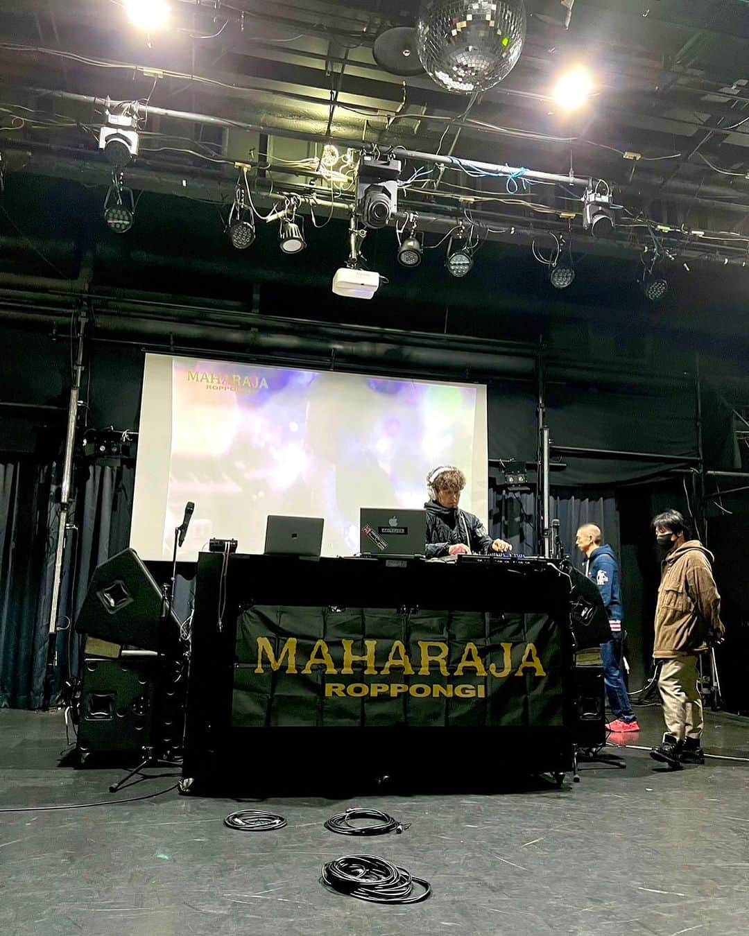 ミノルクリスのインスタグラム：「マハラジャナイトin新潟🕺 楽しかったです♪ありがとうございました✨ 写真はサウンドチェック✅中のものから😊 DJ MITSUKURIさんに撮っていただきました笑 ありがとうございました😊」