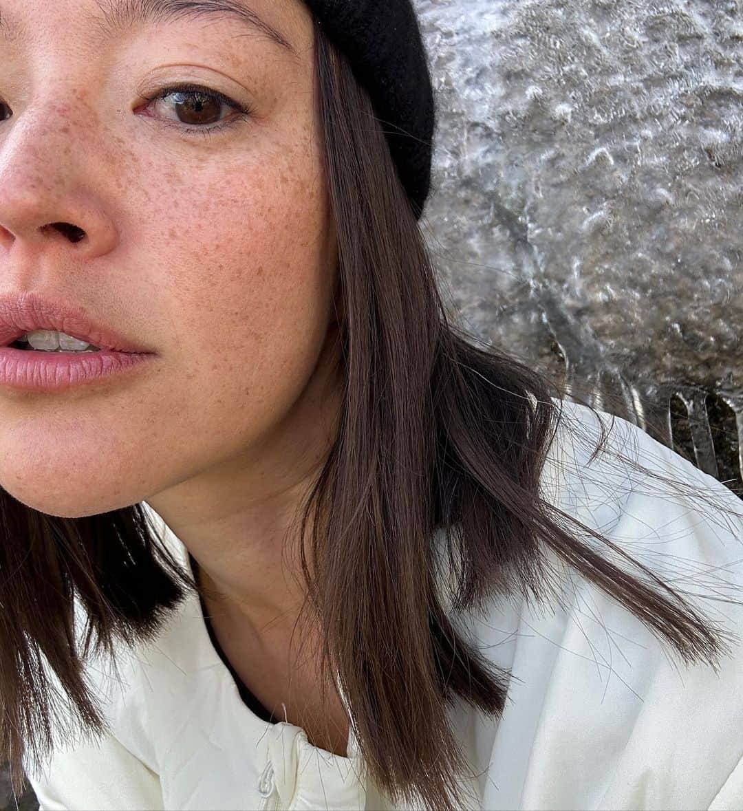 松島エミのインスタグラム：「🐤  . #california#easternsierra#mountainlife#hiking#backcountry#alpinelake#lakelife#coldplunge#outdoorsy#optoutside#sierranevada#bishopcalifornia#inyonationalforest#adventure #girlswhohike#hikemore#arcteryx#neverstopexploring#gorp#gorpcorefashion#arcteryxsystema#mountainlovers#hotsprings#mammothlakes」