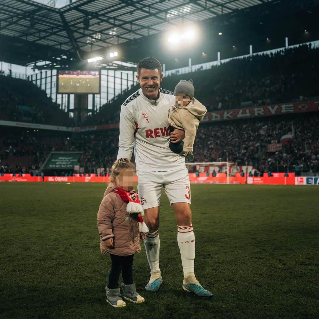 ドミニク・ハインツのインスタグラム：「Derbysieger FC 🔴⚪️ @fckoeln   Ein wichtiger Schritt in die richtige Richtung. Danke, für diese geile Kulisse 🫵🔥⚽️」