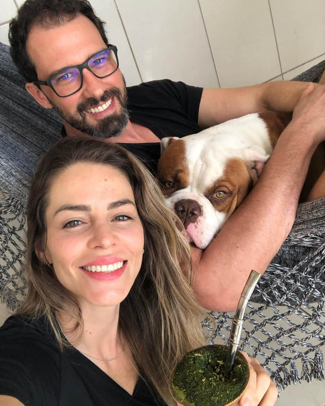 SuelleOliveiraのインスタグラム：「Só faltam os dois filhos 👫🐶」